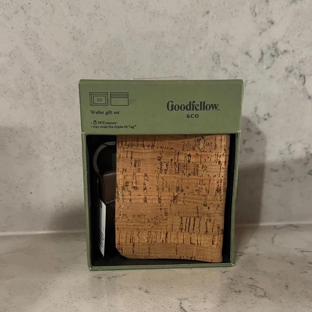 3/$30! 🛍️ Goodfellow & Co Cork Bifold Wallet Set - Tan